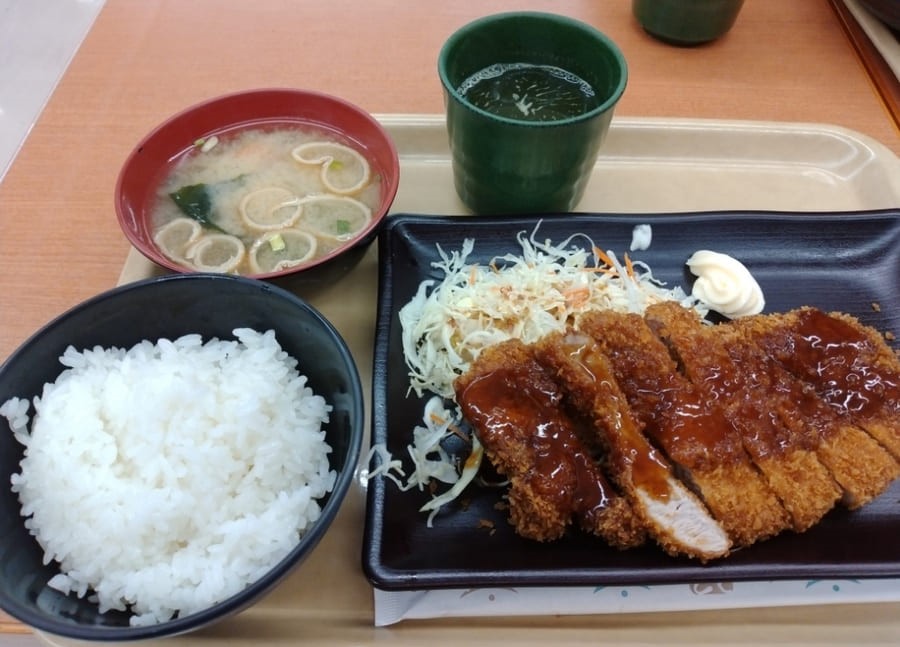 萬栄の社食